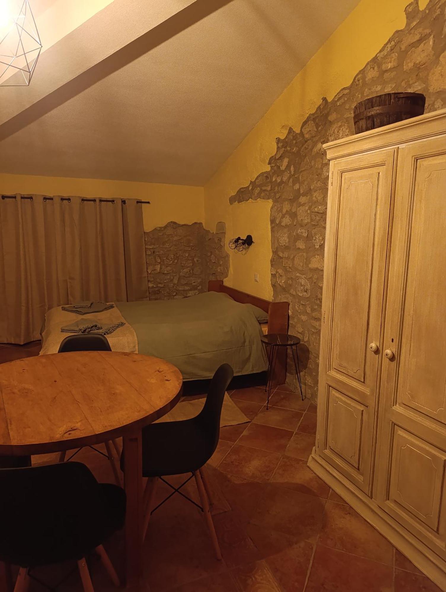 Bed and Breakfast Mas Pitre Besalú Exterior foto